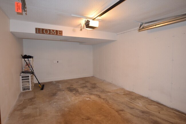 Building Photo - C4 Scotty Hollow Dr