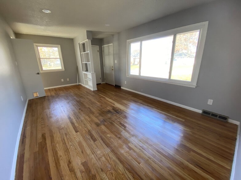 Building Photo - 2761 Skeies Dr