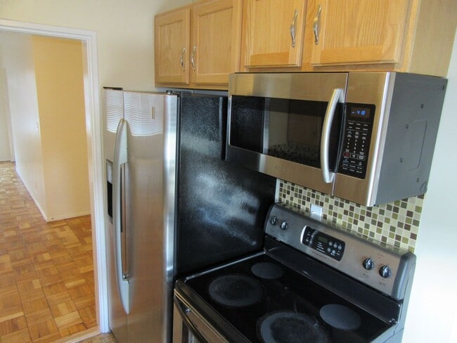 Building Photo - 807 Cherry St