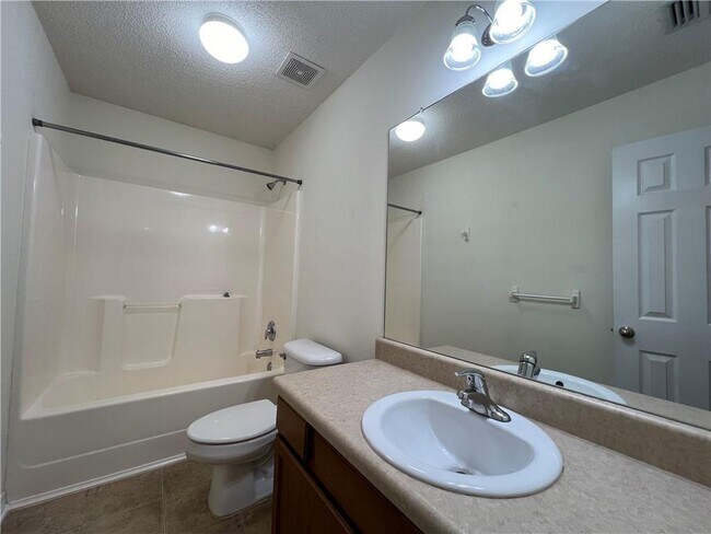 Building Photo - 8450 N Kendall Ct