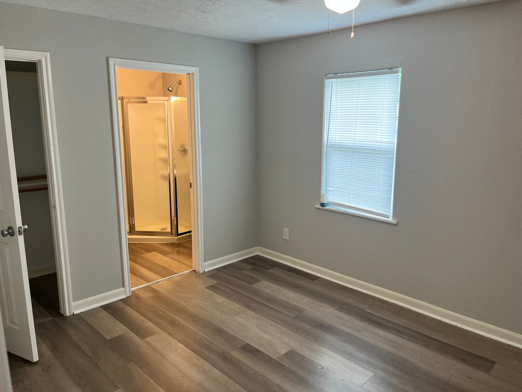 Master Bed and bath - 6817 Anderson St