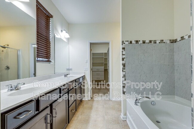 Building Photo - 203 S Dunnwood Ln