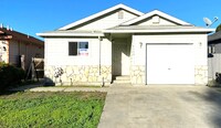 Building Photo - Nice & Quiet single family home in the cen...