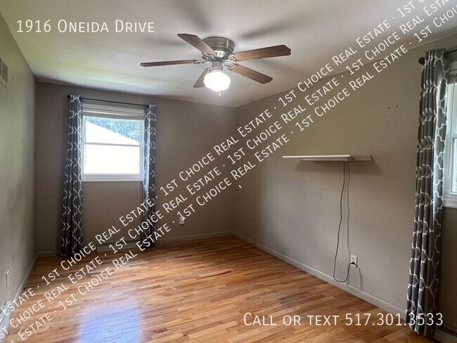 Building Photo - 1916 Oneida Dr