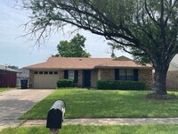 Building Photo - 3 Bed; 2.5 Bath Bossier Home