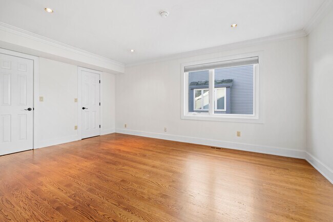 Building Photo - 1 Island Dr