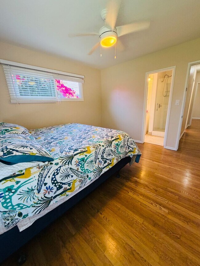 Building Photo - Amazing Cottage Style Home with Ocean Views Only Steps to the Beach in South Redondo!