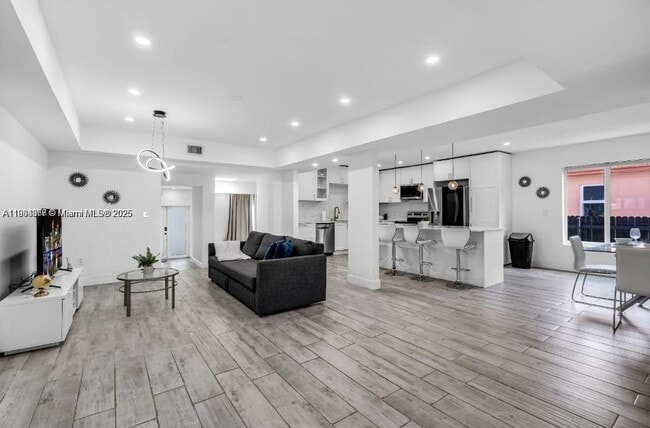 Building Photo - 420 NE 90th St