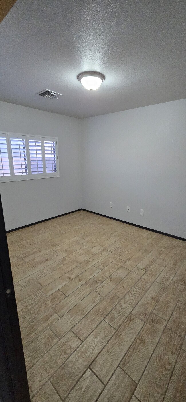 Building Photo - 3448 S Chaparral Rd