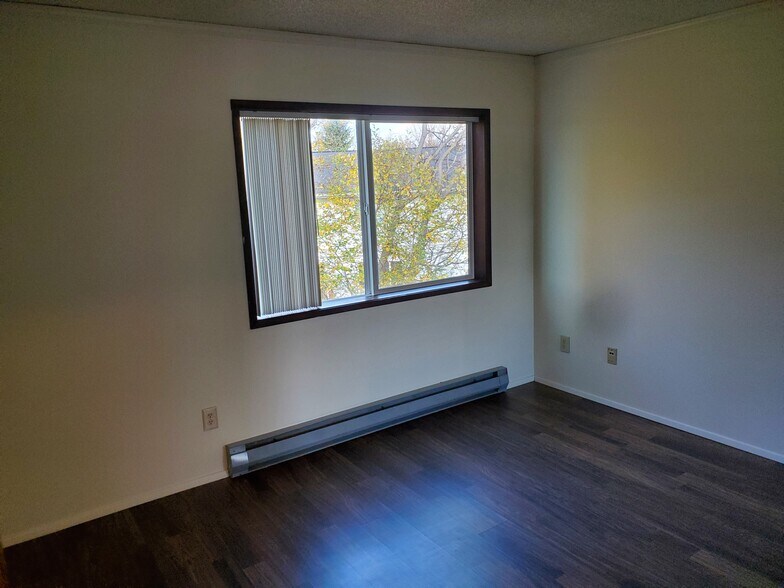 Bedroom 1. - 3100 Ward Plz