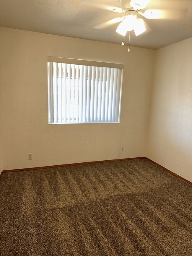 Building Photo - Unfurnished Full Time