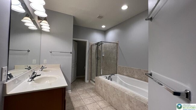 Building Photo - 1839 Majestic Dr