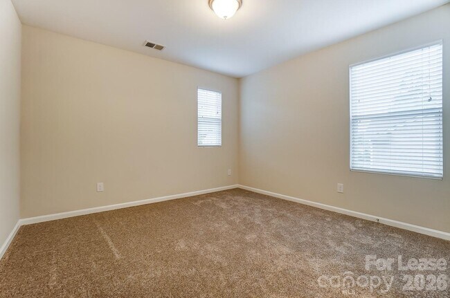 Building Photo - 1934 Madeira Cir