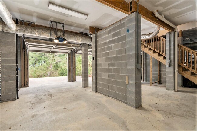 Building Photo - 200 N Ladd Ct