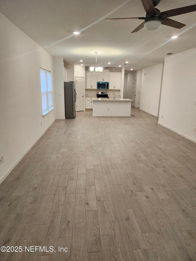 Building Photo - 607 Lake Sinclair St