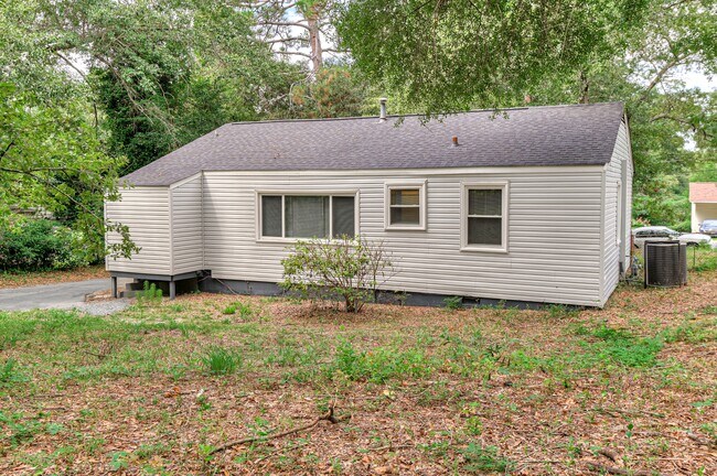 Building Photo - 2832 Cornelia Rd
