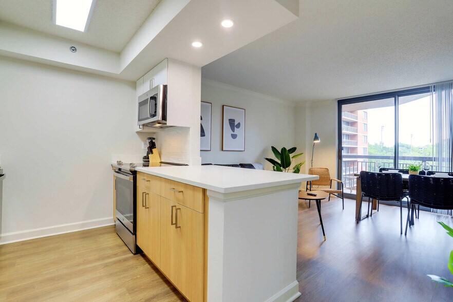 Building Photo - 801 15th St S