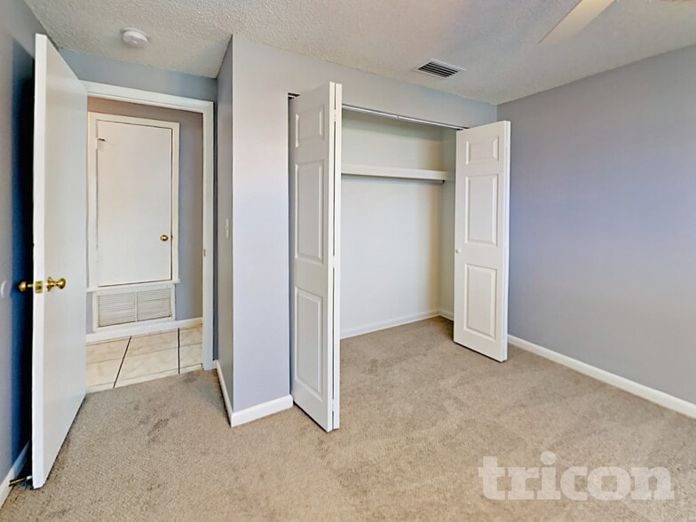 Building Photo - 8235 Donaldson Dr