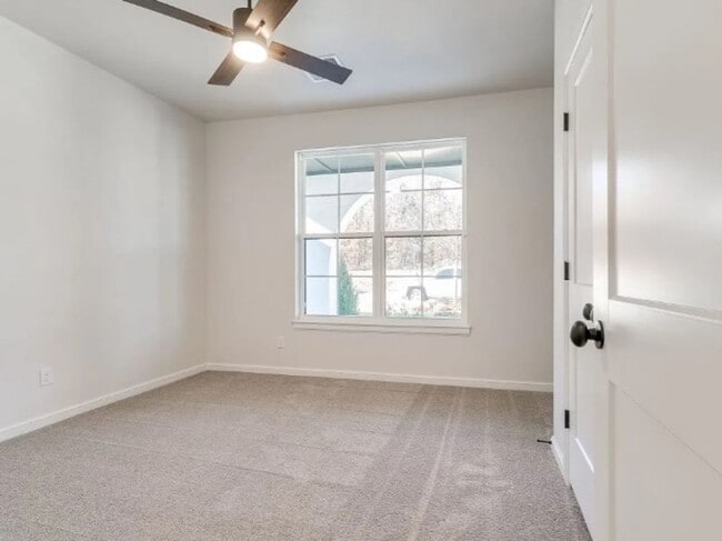 Building Photo - Model Home in East Edmond + 3 bedrooms + B...