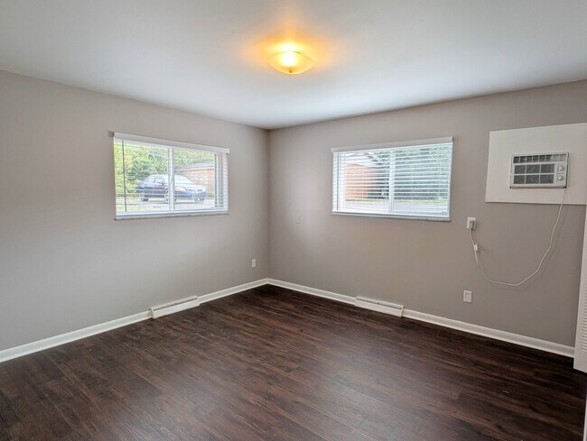 Building Photo - 110 Cromwell Pl