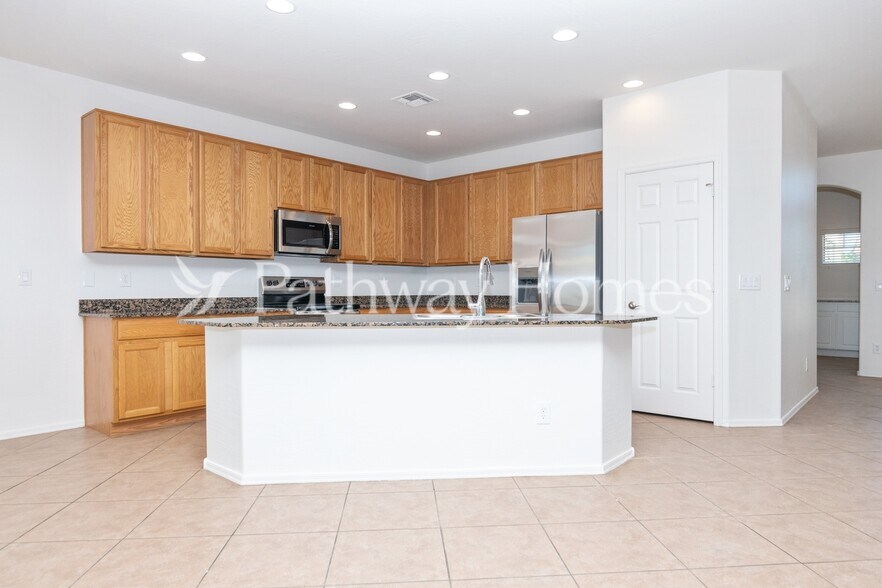 Building Photo - 13843 W Watson Ln