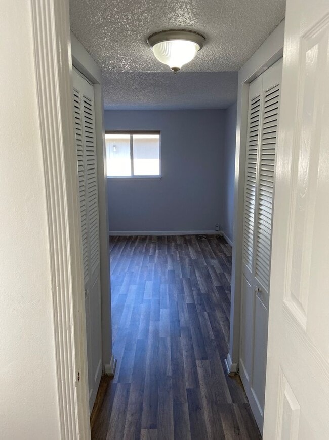 Building Photo - 1 Bedroom Condo