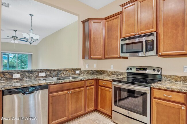 Building Photo - 3496 Bancroft Dr