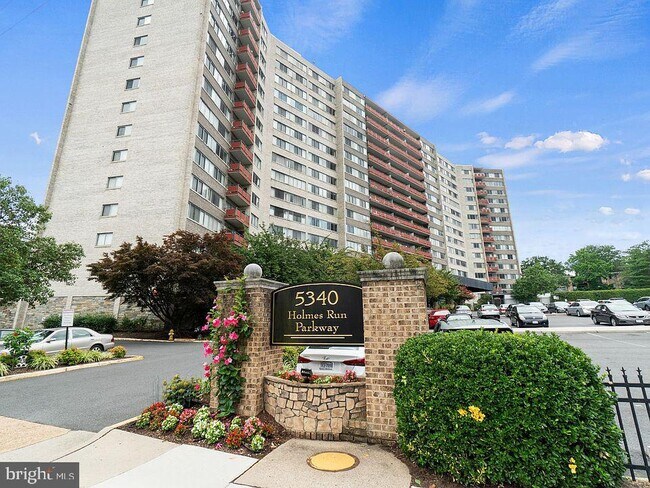 Building Photo - 5340 Holmes Run Pkwy