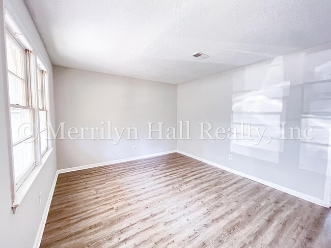 Building Photo - Updated 3 Bedroom home with Luxury Vinyl P...