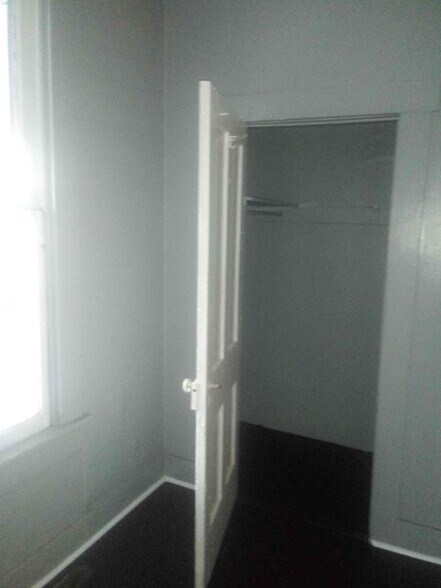 Building Photo - 415 N Race St