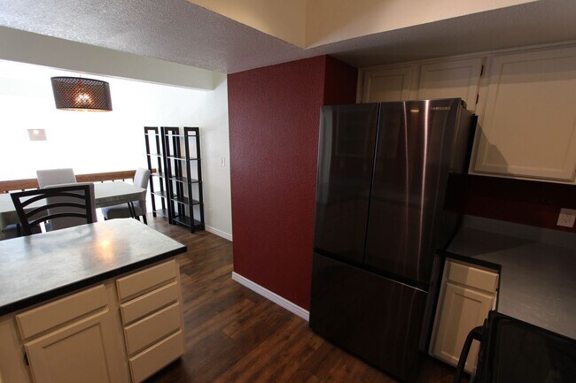 Building Photo - Short-Term Furnished Rental with Mountain Views | $500 Move-In Special