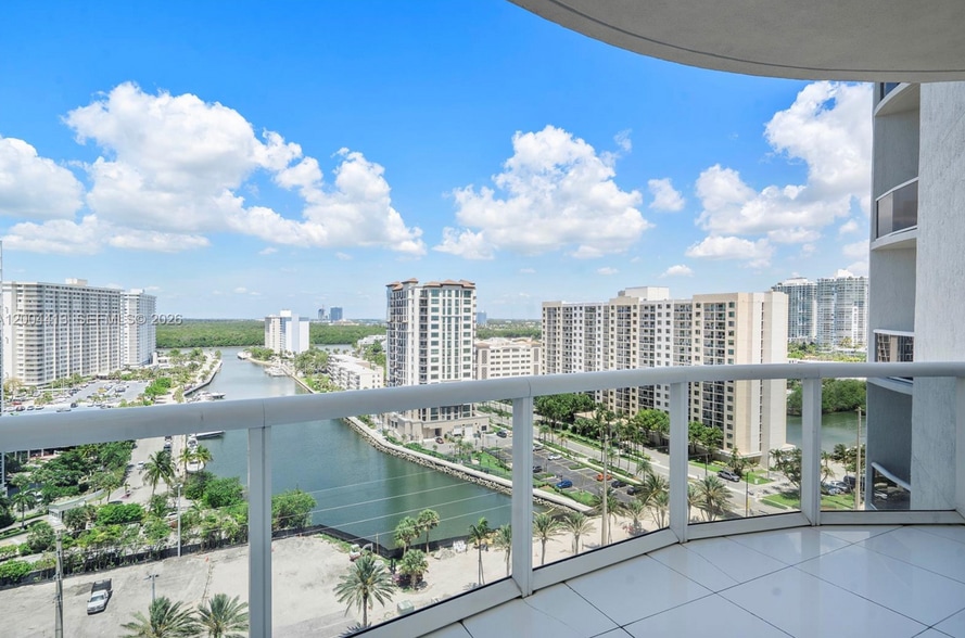 Building Photo - 15811 Collins Ave