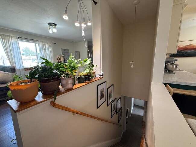 Building Photo - Modern Comfort in the Heart of West Jordan...