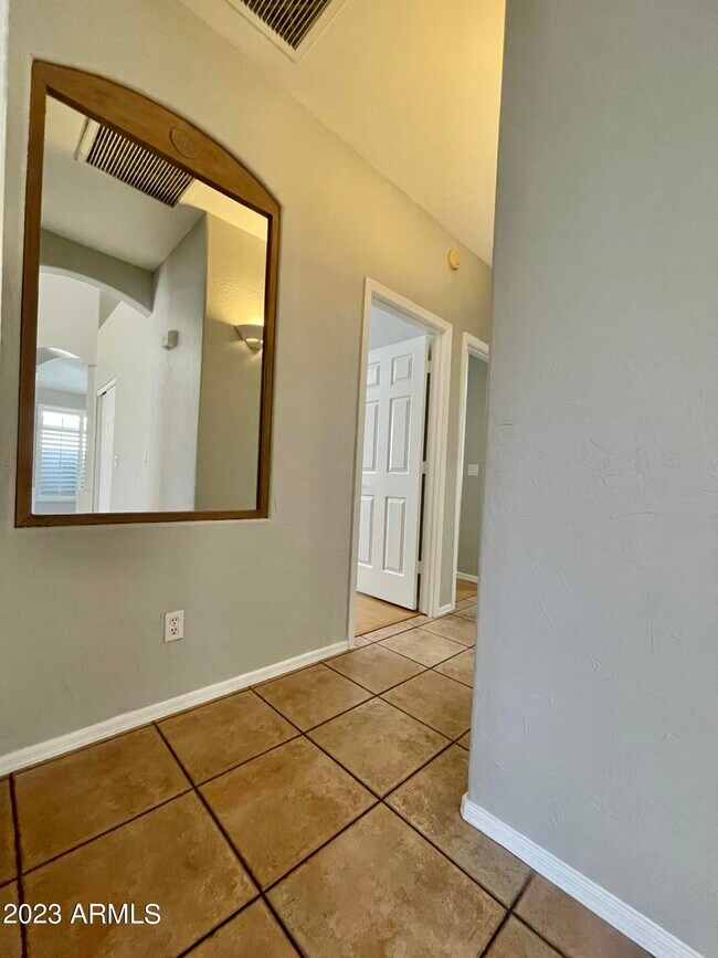 Building Photo - 4939 W Erie St