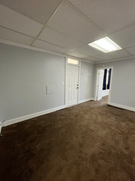 Building Photo - 1227 E Chestnut St