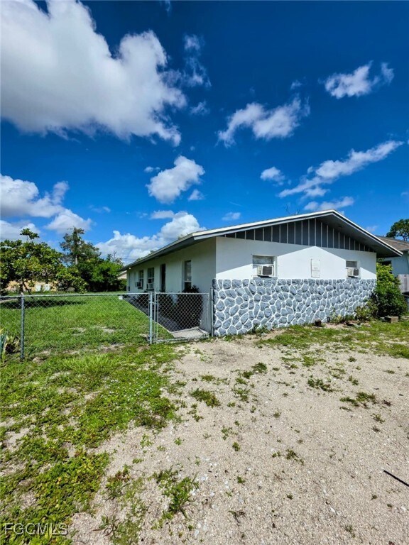 Primary Photo - 5626 Sixth Ave