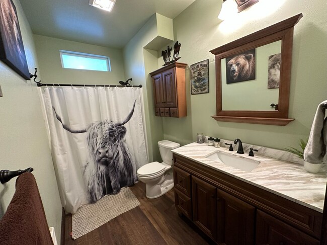 Building Photo - Studio Apartment in Deschutes River Woods