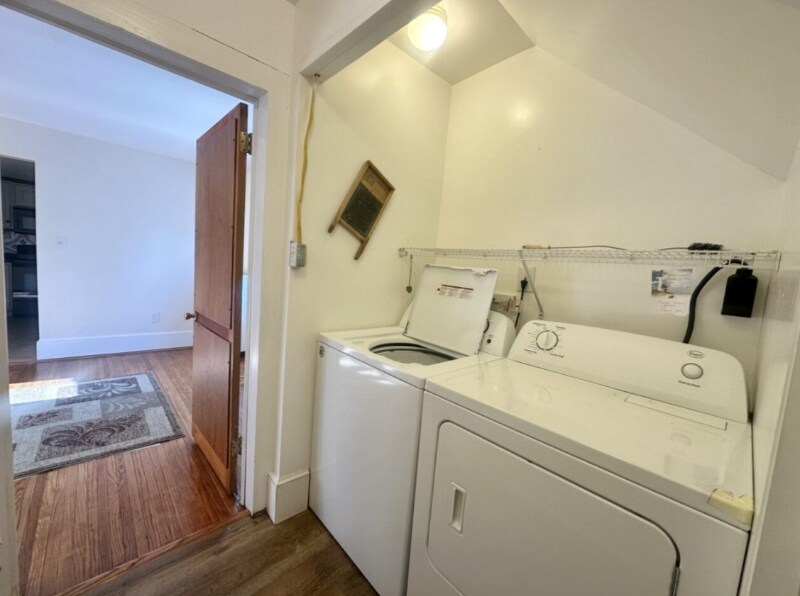 Building Photo - 986 Ash St