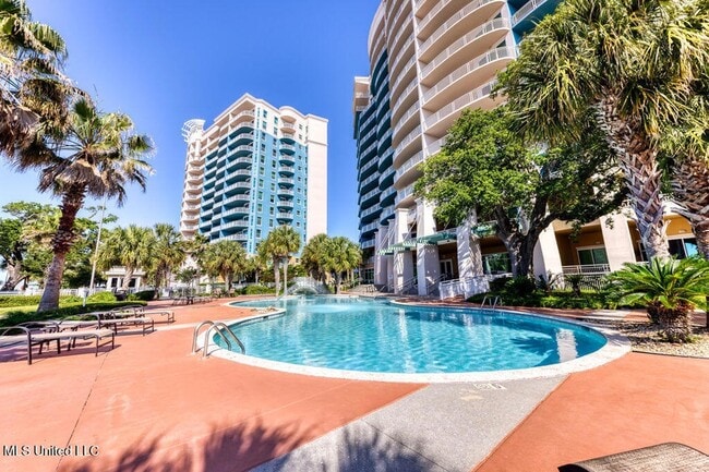 Building Photo - 2228 Beach Dr