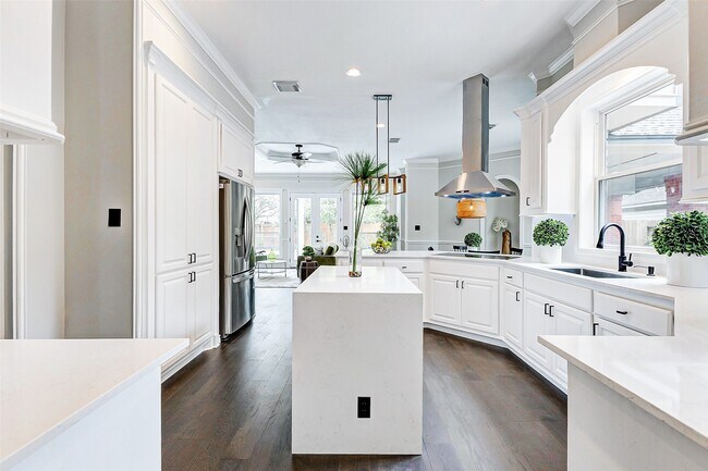 Building Photo - 5807 Mountain View Dr