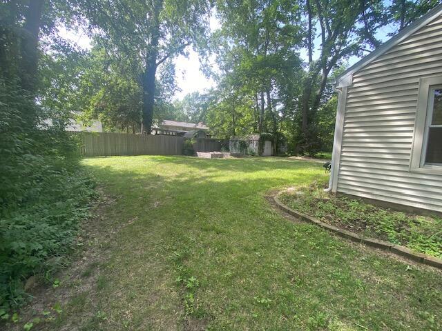 Building Photo - 311 Maplewood Dr