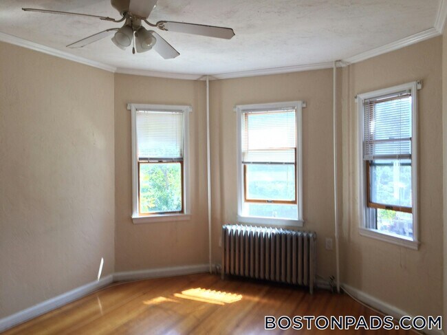 Building Photo - 3899 Washington St