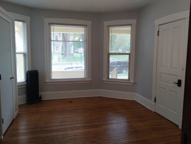 Front bedroom 1 - 430 W Wilson St