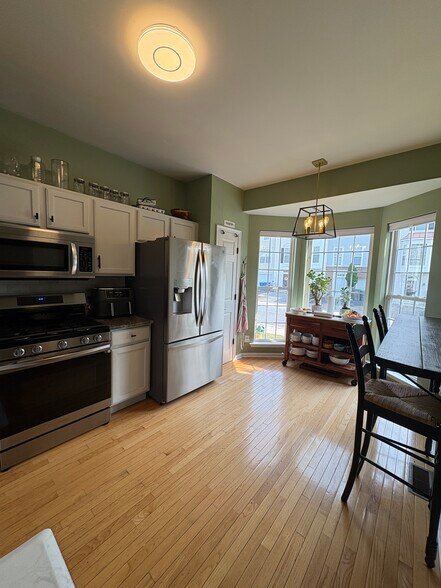 Kitchen - 13 Glennwood Dr