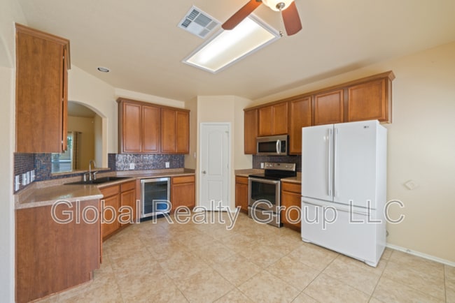 Building Photo - 308 Rustic Tr