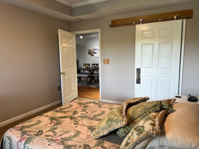 Building Photo - First Floor Condo at Bridgepointe - Beauti...