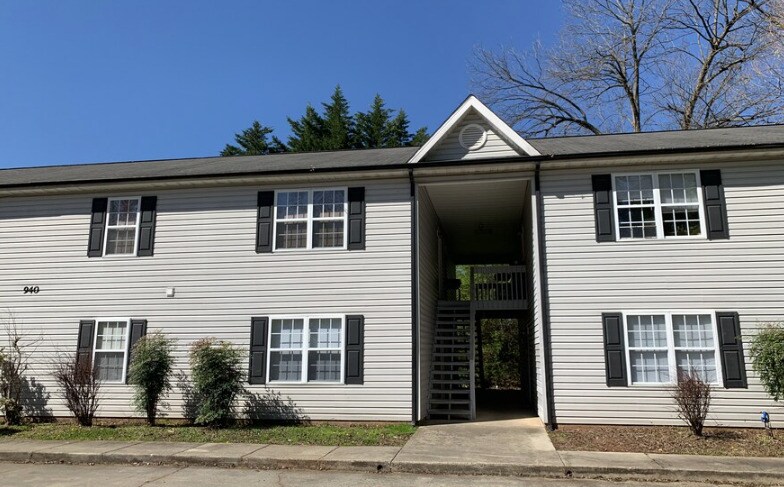 Primary Photo - 940 Center St