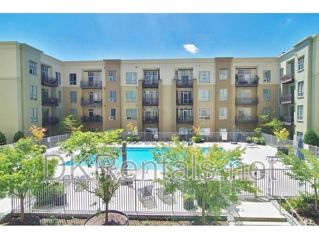 Building Photo - 711 Cosmopolitan Dr NE