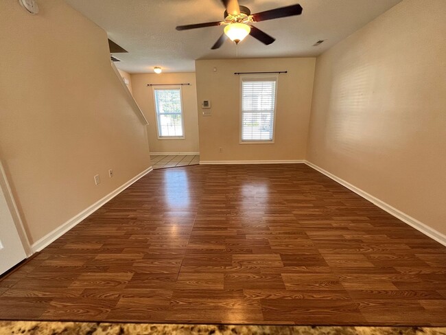 Building Photo - Townhome Avail in Carolina Plantations!