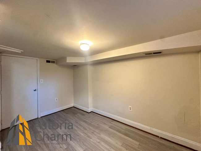 Building Photo - 4 Bedrooms and Fenced Yard in a Desirable Neighborhood